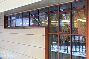 Алюминиевые окна в торговом центре - фото 3